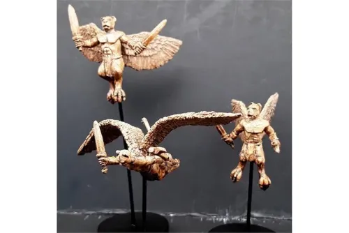 Barbarian Sabre Hawks (3 figures)