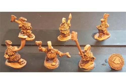 Dwarian Forgiven with Double Handed Axes (35 figures)